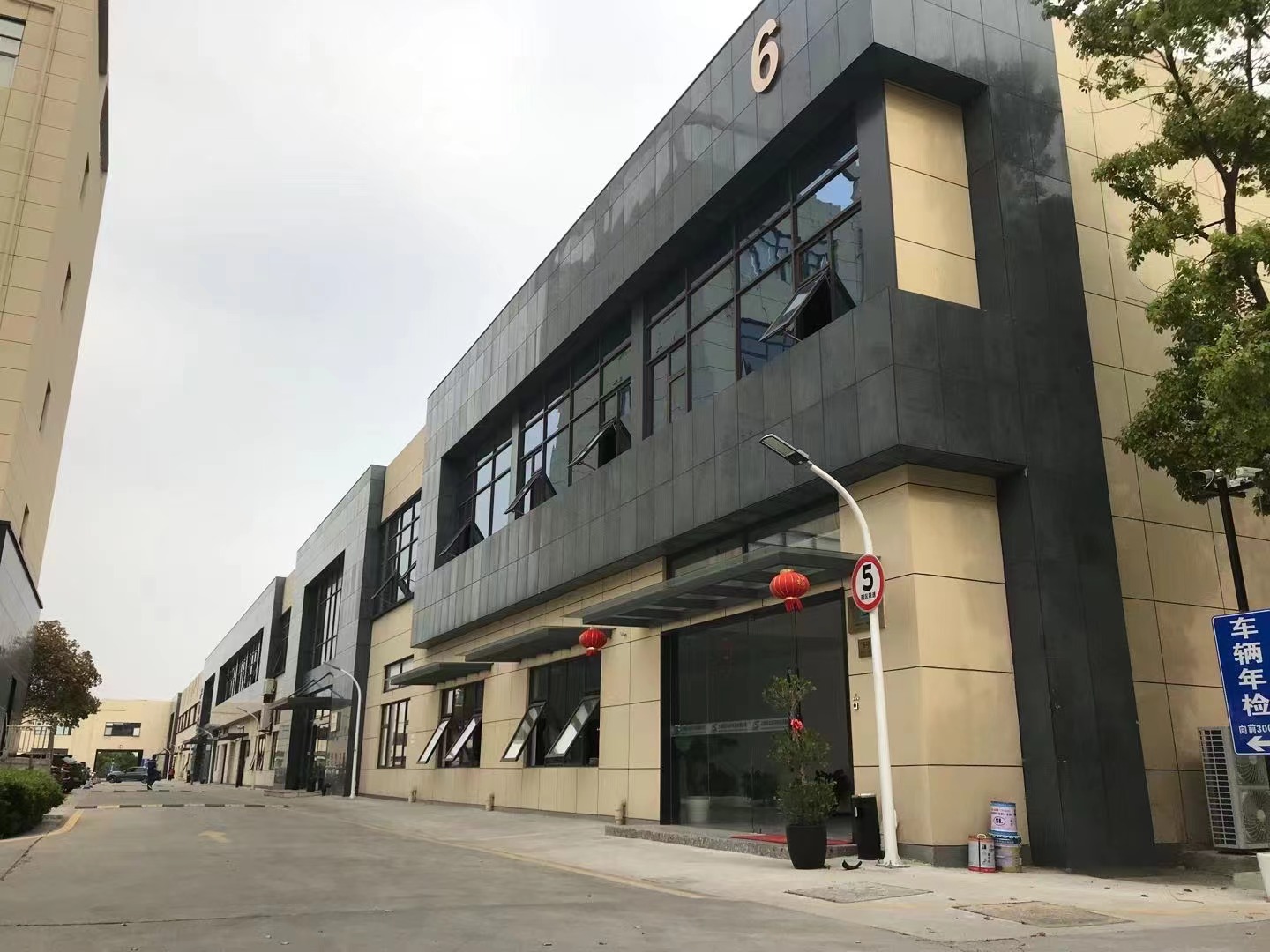 浦东康桥东路688号 爱得利创智园区 汽车业态专属场地直租