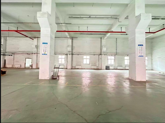 【通州马驹桥】8米层高！1200㎡稀缺高空间厂房整层出租，大车进出！