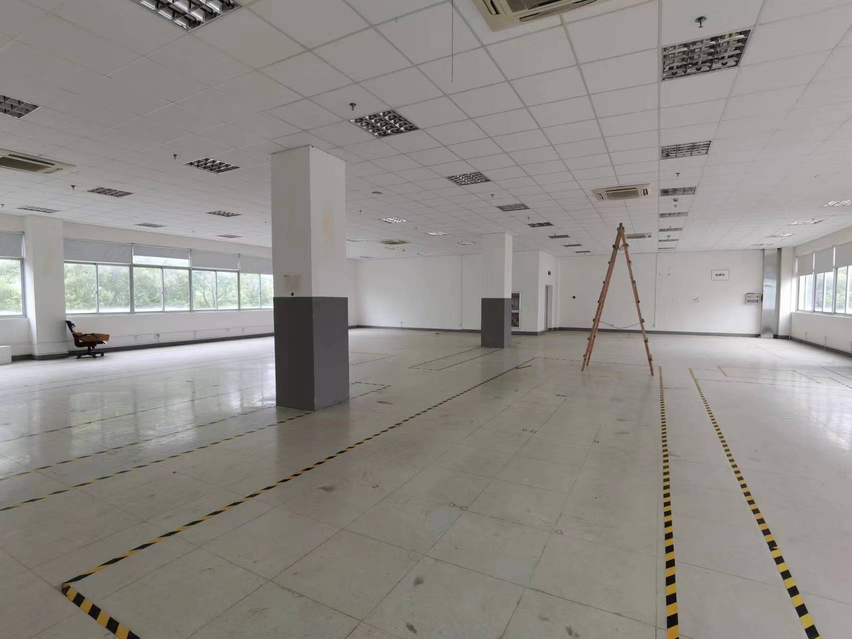 上海浦东张江高科 地铁旁 底楼1100平米 层高5米 检测 研发办公，出租