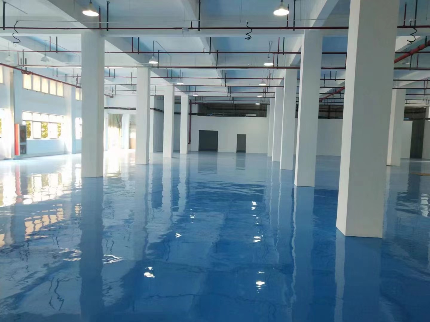 浦东曹路产业园一楼1200平楼上2千 可分一楼高6米无地下室