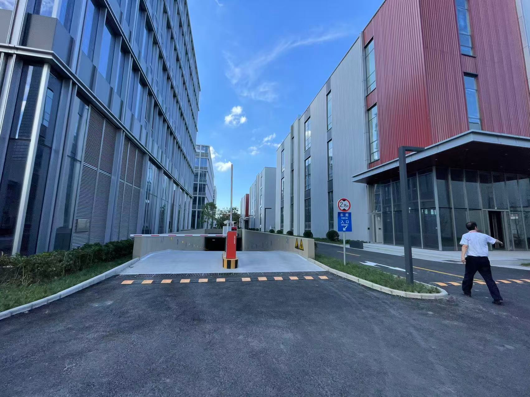 浦东曹路智能制造园一楼高8米至10米载荷3吨高配电大小可分