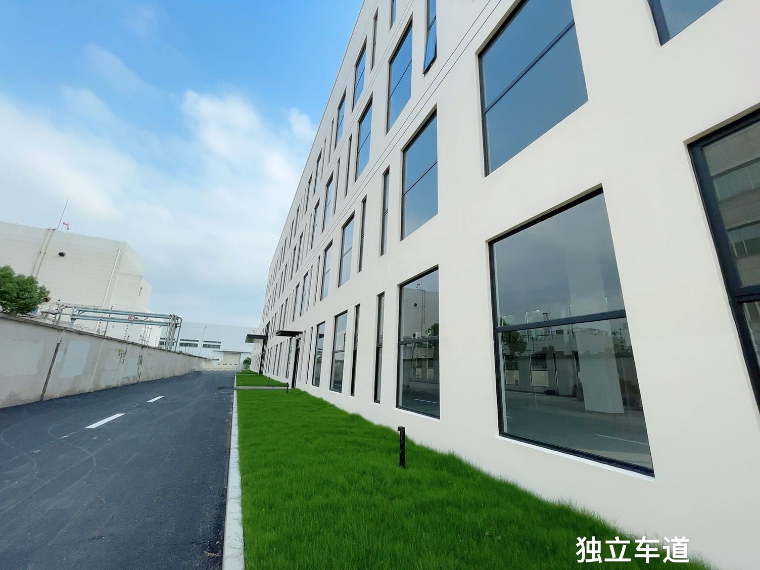 闵行莘庄，独栋独门院，3层4千平，7至5米高研发检测组装厂房办公