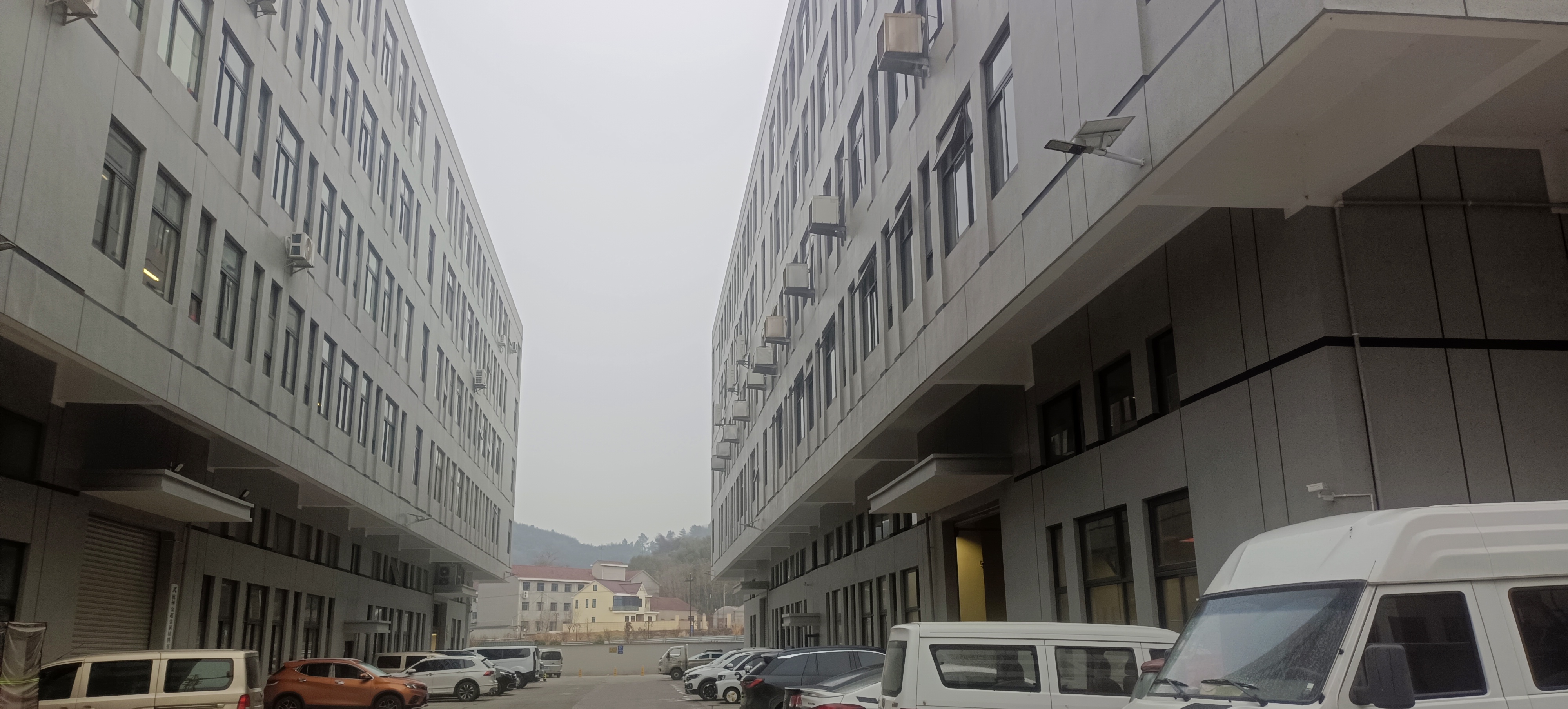 出售杭州独栋厂房，荷载3T，配电每千平50kv，首付最低2层